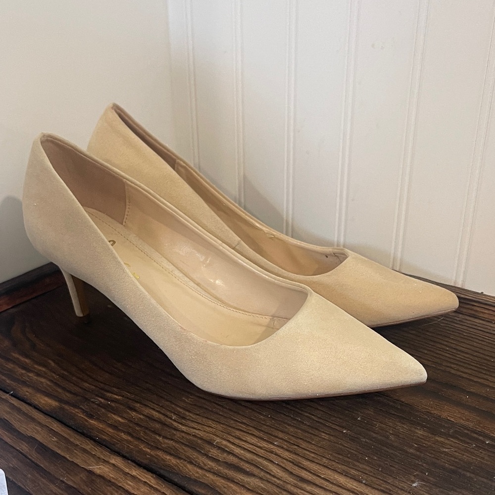 Lulu's Classic Tan Heels